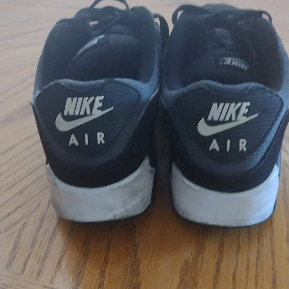Shoes - Picture 2 of 4